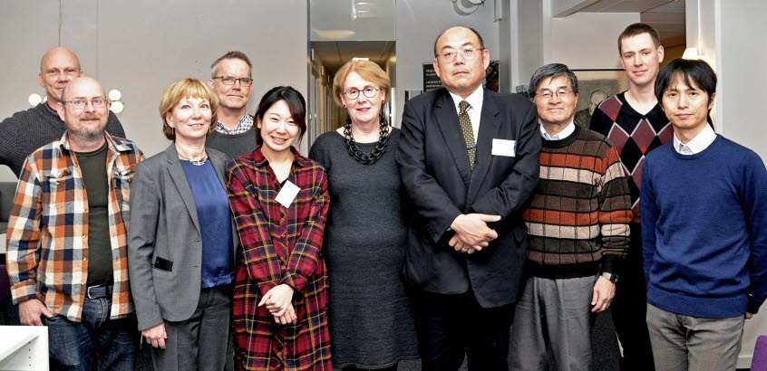 Gruppbild av forskningsinstitut från Japan som besöker SGI.