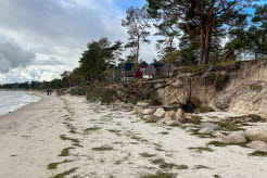 Bilden visar erosion vid strand i Skåne